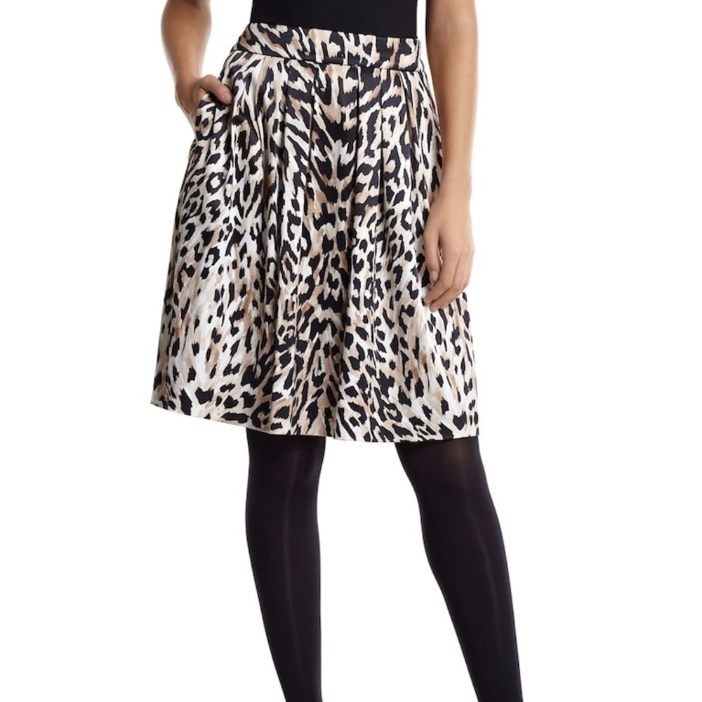 WHBM Pleated Leopard Skirt with pockets side zip